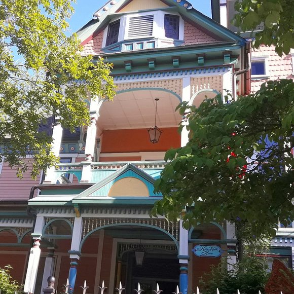 Meet the Posher - Picture 5 of 8